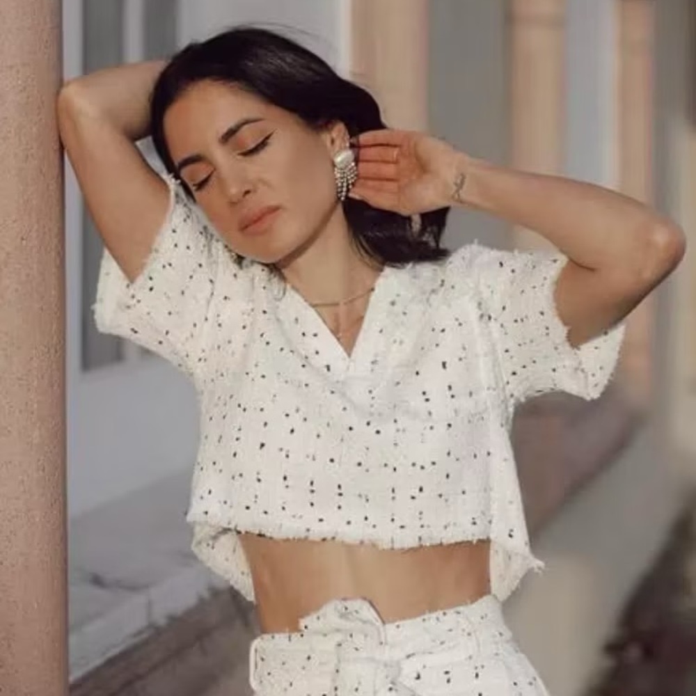NWOT Delphine the Label Elegant White & Black Textured Cropped Collar Blouse